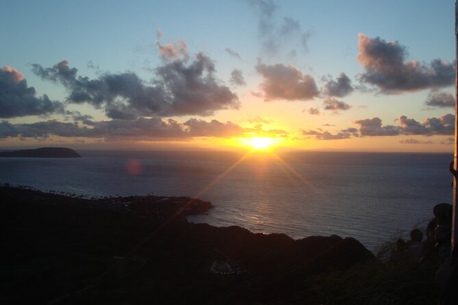 Half-day Tour in Diamond Head Sunrise and Parasail