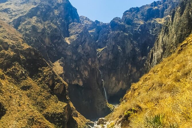 Huaruro Waterfall & Colca Canyon Trekking – 4 Days