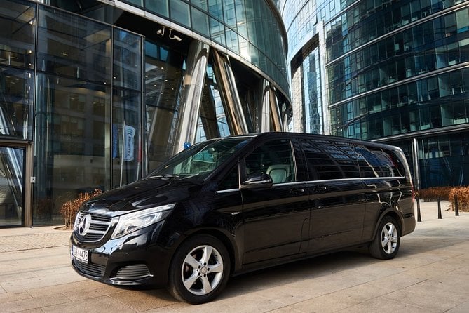 Luxury Transport From/To Warsaw – Vienna / International Airport by Private Van