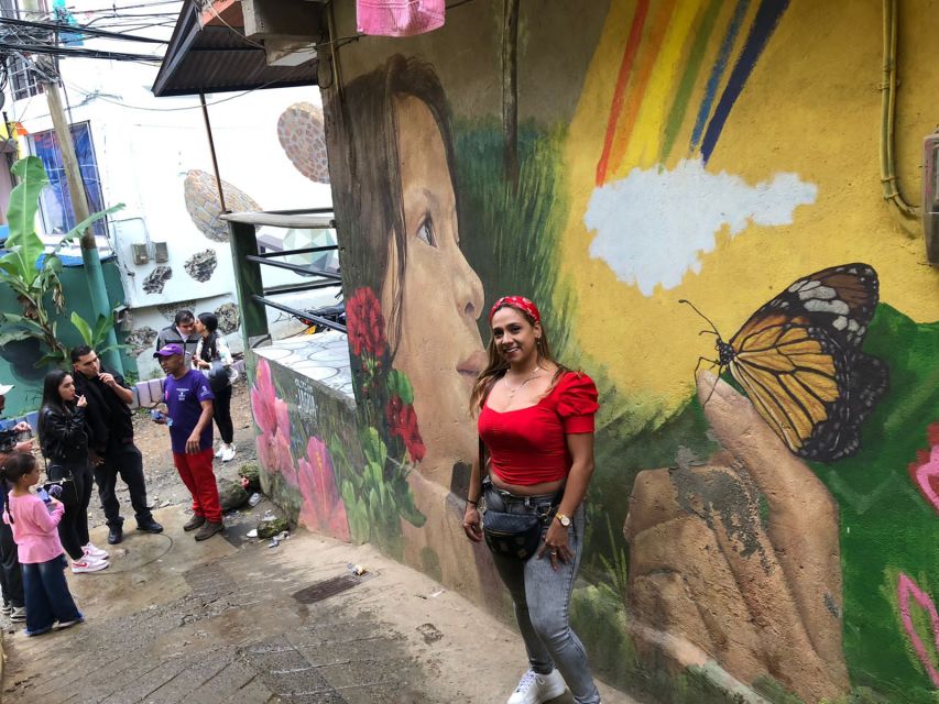 Medellin: New Tour Manrique Comuna 3 Constellations