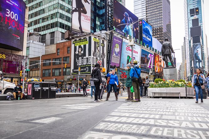 New York at Night: Private Broadway Experience With a Drink