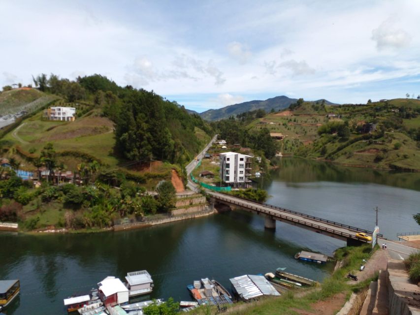 Peñol-Guatapé Private Tour: With Breakfast, Lunch, and Boat