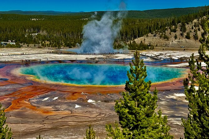 Private Yellowstone Hot Spots Tour From West Yellowstone
