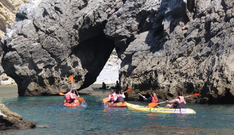Sesimbra: Ribeiro Cavalo Beach, Caves, & Arrábida Kayak Tour