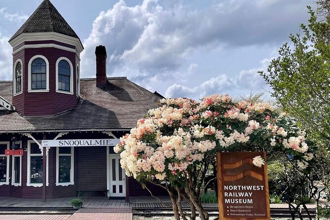 Snoqualmie Fall & Railway Museum 3-Hours (Private Tour)