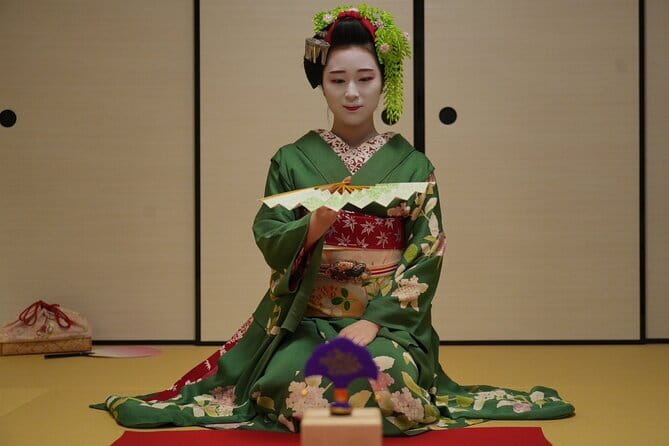 The Art of Geisha: Exclusive Show & Traditional Japanese Game