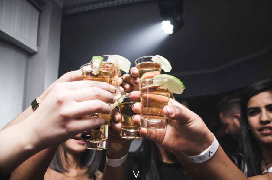 Valencia: Bar-Hopping With Free Shots and a Welcome Cocktail