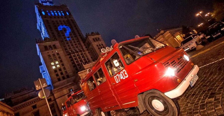 Warsaw: Evening History and Pubs Tour by Retro Minibus