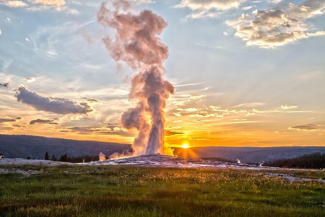 Yellowstone Lower Loop VIP Full-Day Private Tour With Lunch