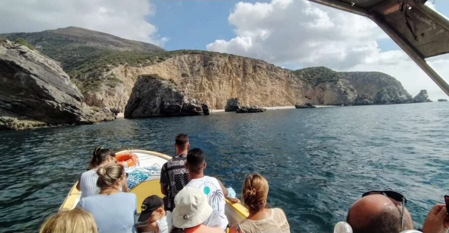 From Sesimbra: Ribeira Do Cavalo Beach and Caves Boat Tour