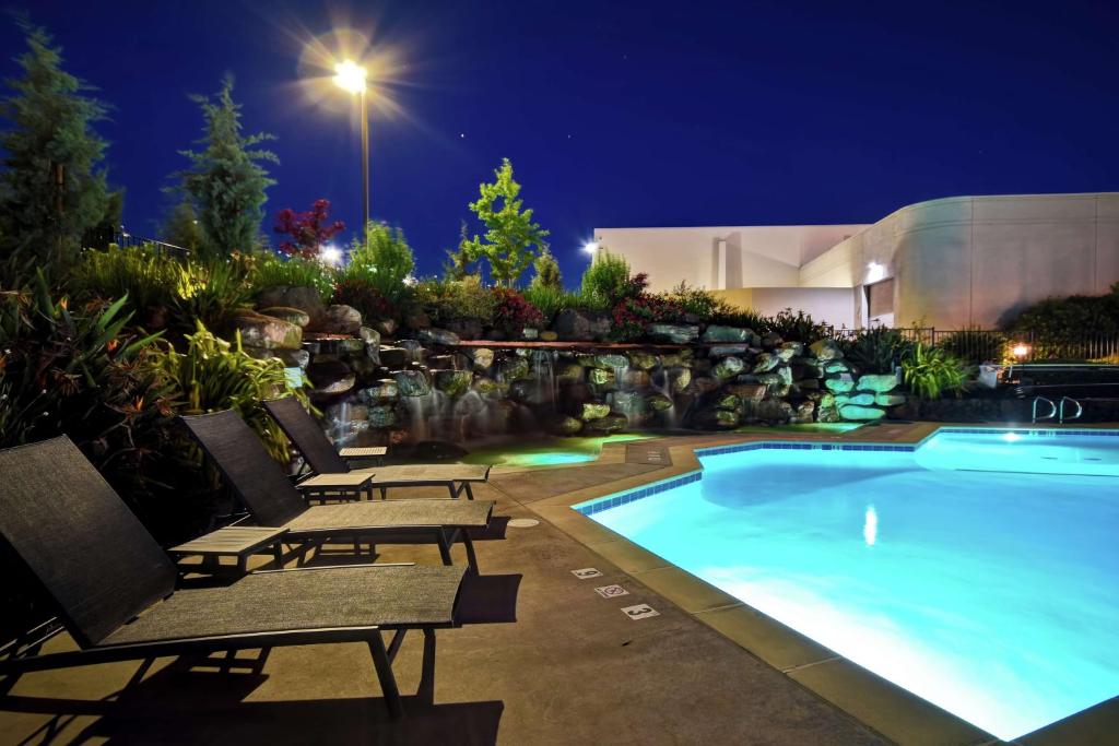 DoubleTree by Hilton Pleasanton at The Club Review