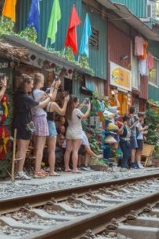 Tasting Vietnam Cuisine – Train Street