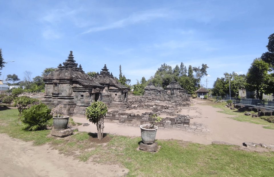 Prambanan, Hidden Temple, & Paralayang Hill Sunset